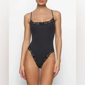 SKIMS NWOT Fits Everybody Lace Bodysuit